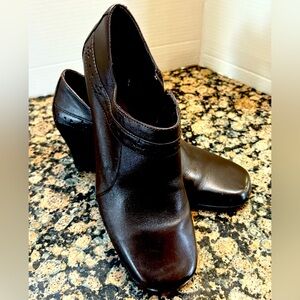 CLARKS BLACK LEATHER SQUARE TOE DIDE ZIPPED ANLE BOOTIE